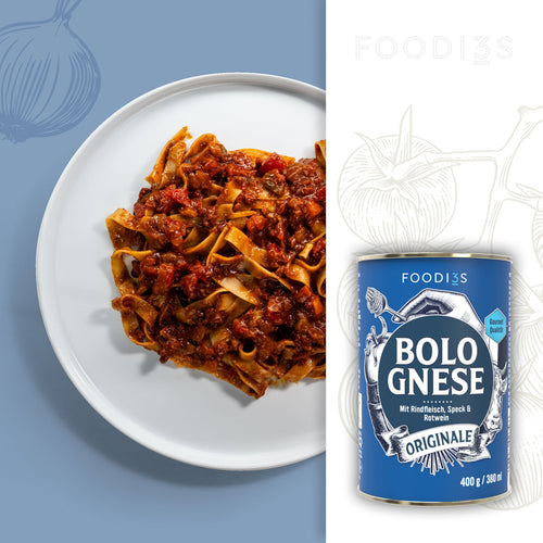 Bolognese Originale: plate of wide ribbon pasta with Bolognese, the blue can beside it